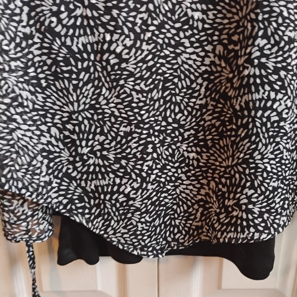 NY Collection Monochrome Patterned Blouse - Picture 11 of 11